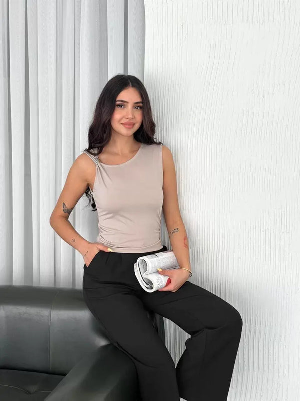 Osy Modal Yumuşak Dokulu Kumaş Bisiklet Yaka Kadın Sıfır Kol Bluz Omuz Toka Aksesuar Detaylı - Bej