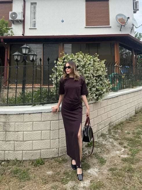 Kadın Kısa Kollu Uzun Yandan Yırtmaçlı Elbise - Kahverengi