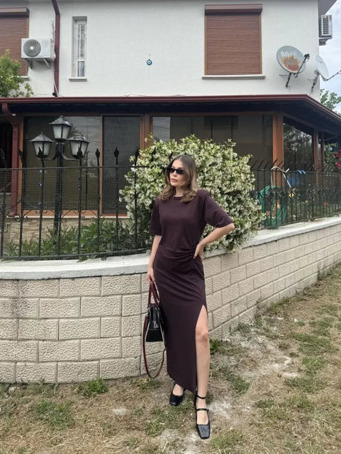 Kadın Kısa Kollu Uzun Yandan Yırtmaçlı Elbise - Kahverengi