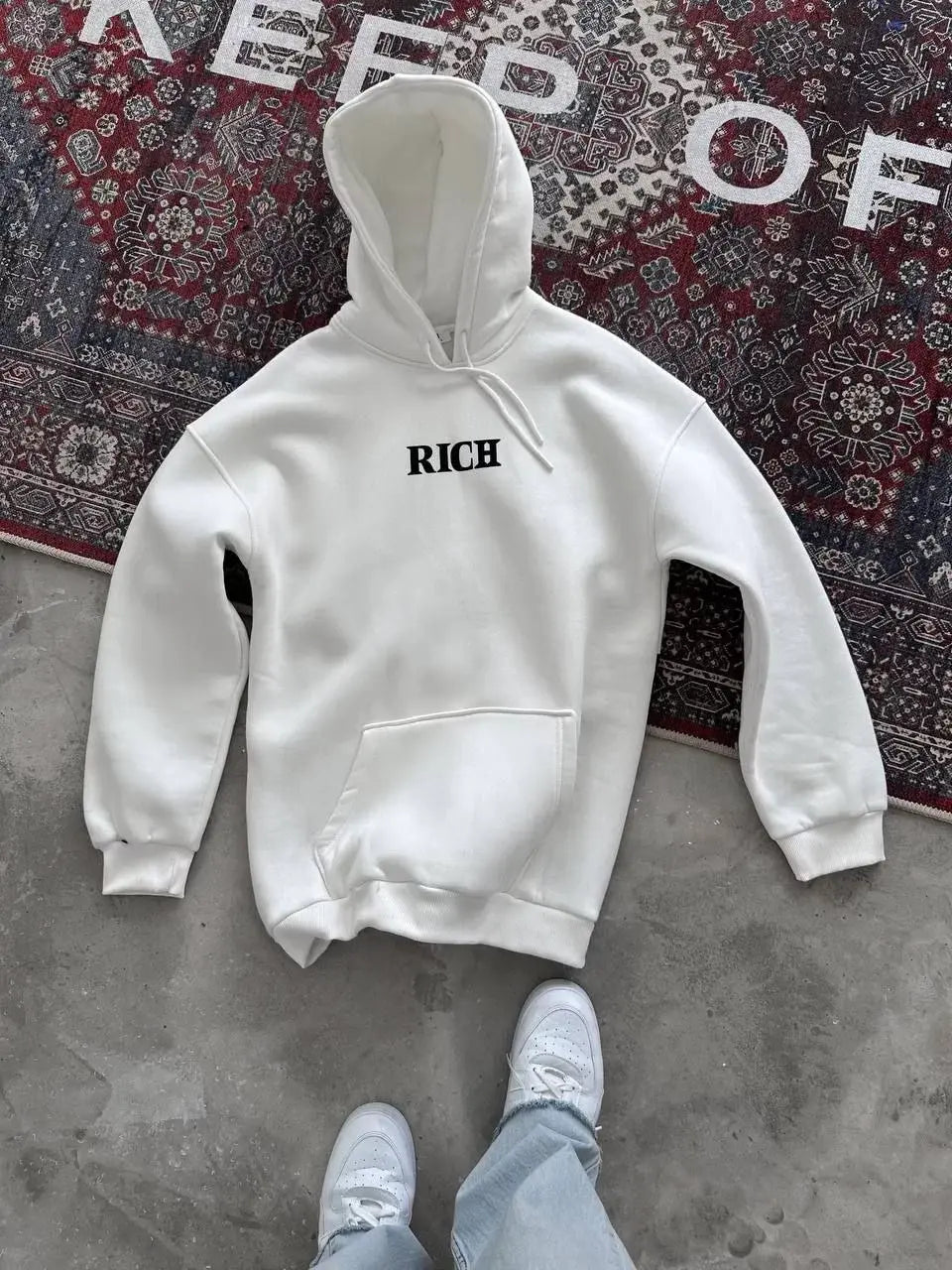 Uzun Kol Kapşonlu Göğüs Baskılı SweatShirt - Beyaz